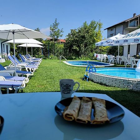 Weisser Schwan Белият Лебед Shkorpilovtsi Extérieur photo