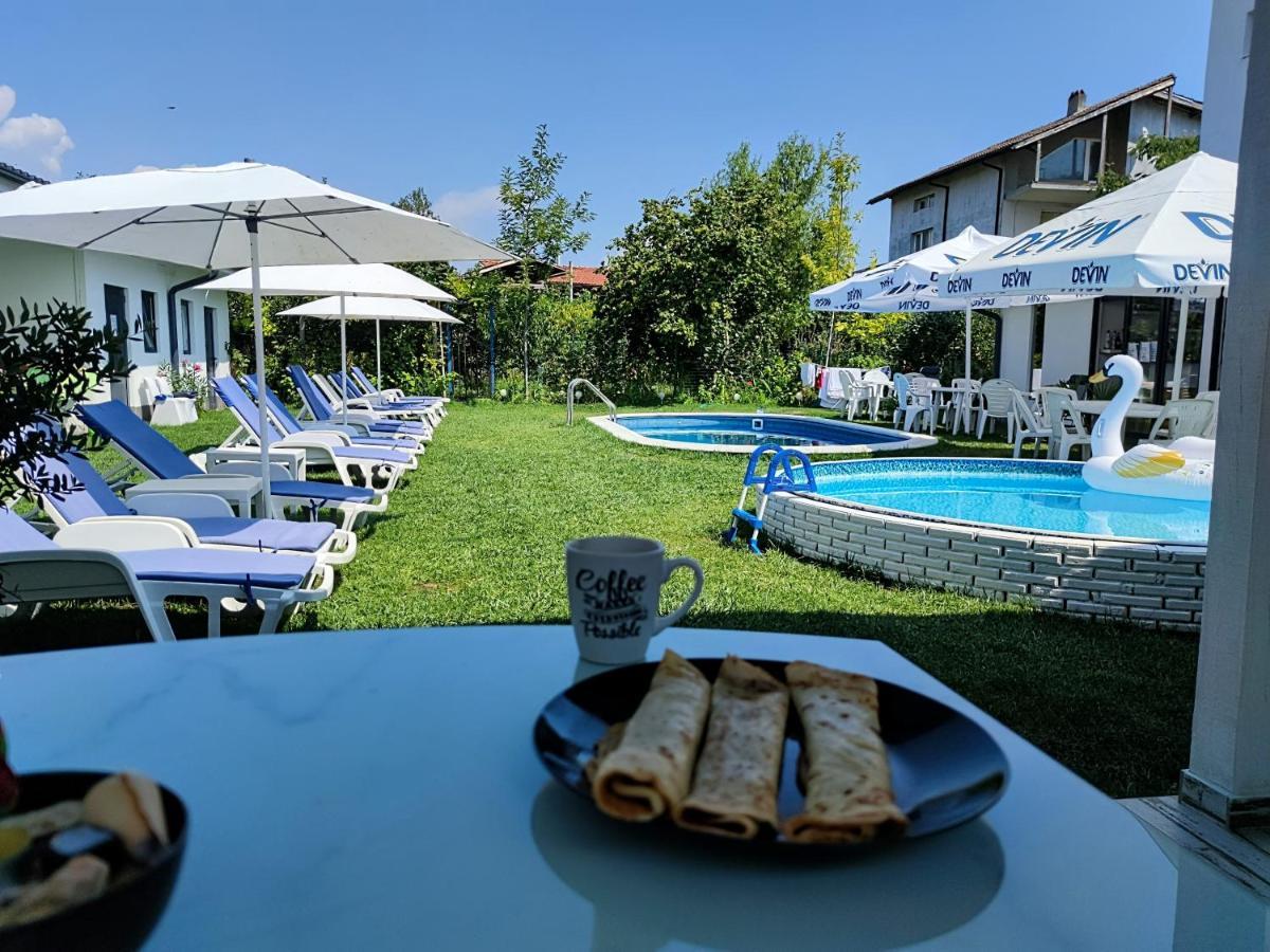 Weisser Schwan Белият Лебед Shkorpilovtsi Extérieur photo